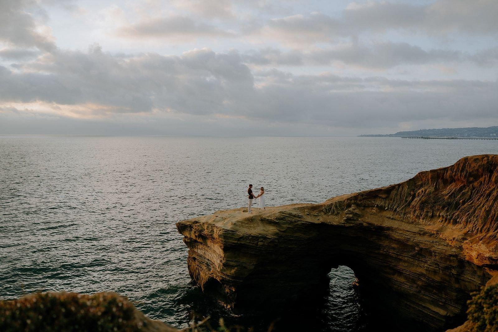 carousel-hero-element image-14